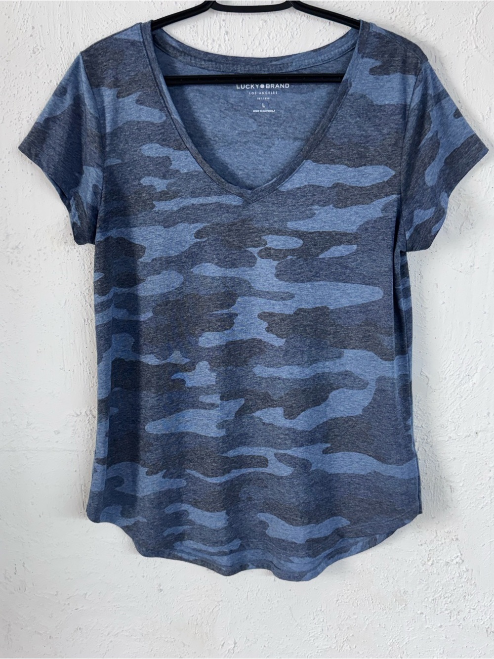 *NWOT* Lucky Brand Short Sleeve Blue Camouflage Print V-Neckline T-Shirt Large